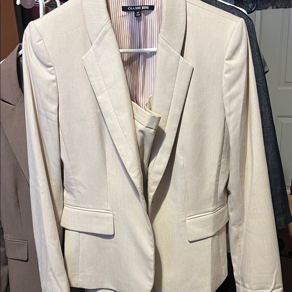 Gianni Bini Ivory Blazer and Skirt Ensemble Suit set